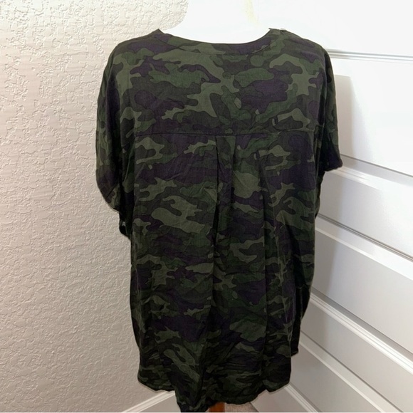Torrid Camouflage Button-Up Blouse 4 - Picture 3 of 8